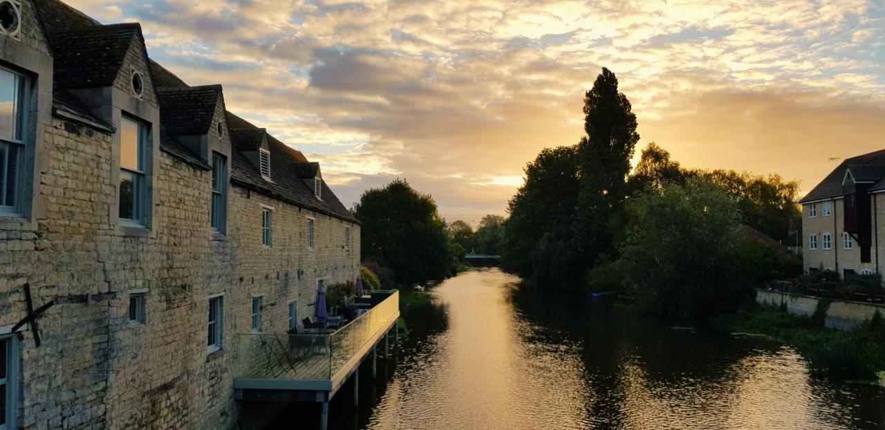 Riverside Stamford Stays Exteriér fotografie